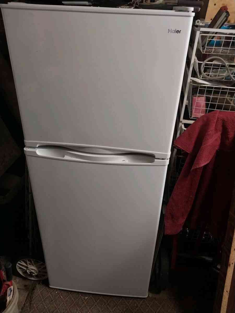apartment size refrigerator - Philadelphia, Pennsylvania - FleaMarketBay