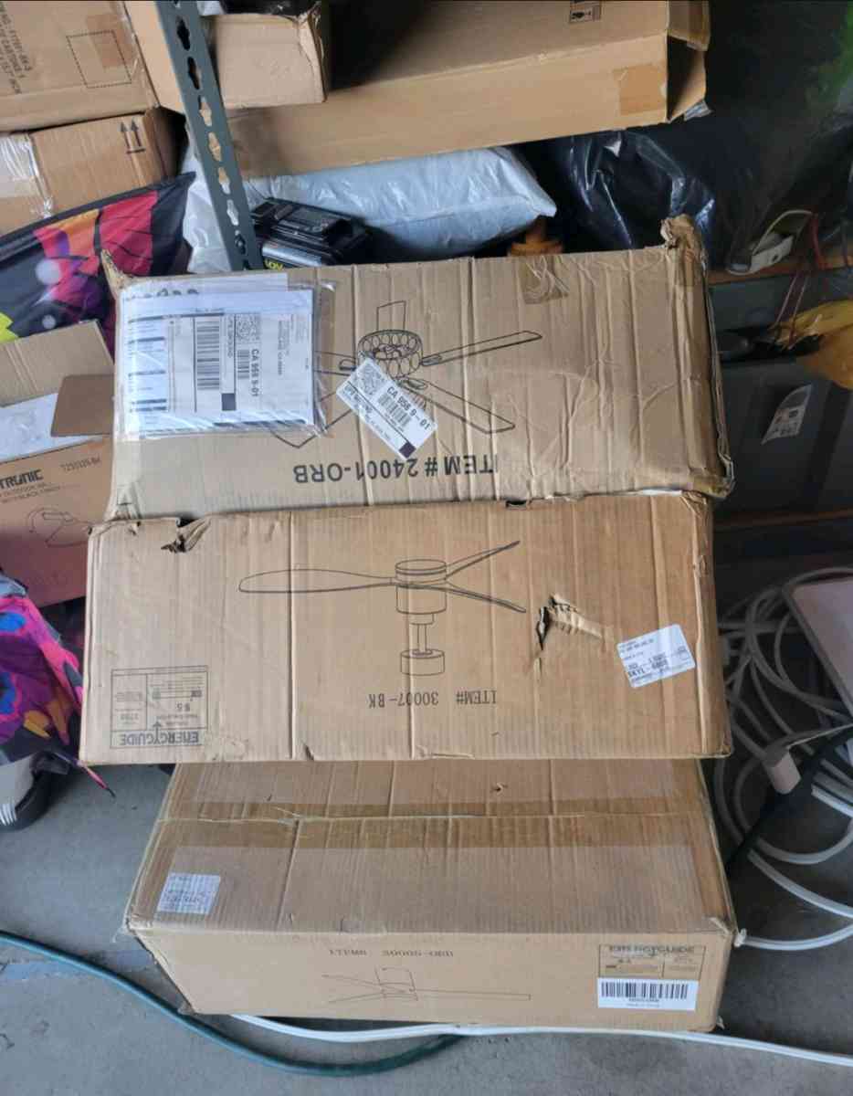fans lights Give me offer for which one u want - Rancho Cordova, California - FleaMarketBay