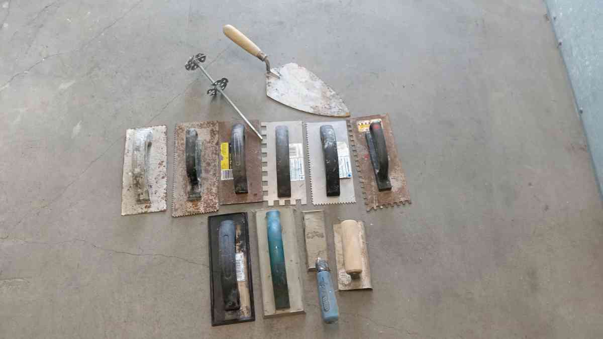 the sheel vinyl notched trowel plastic metal - Atherton, California - FleaMarketBay