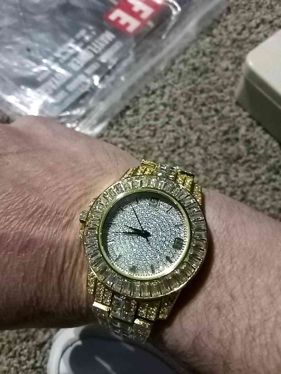 fake diamond and gold watch - Mc Minnville, Tennessee - FleaMarketBay