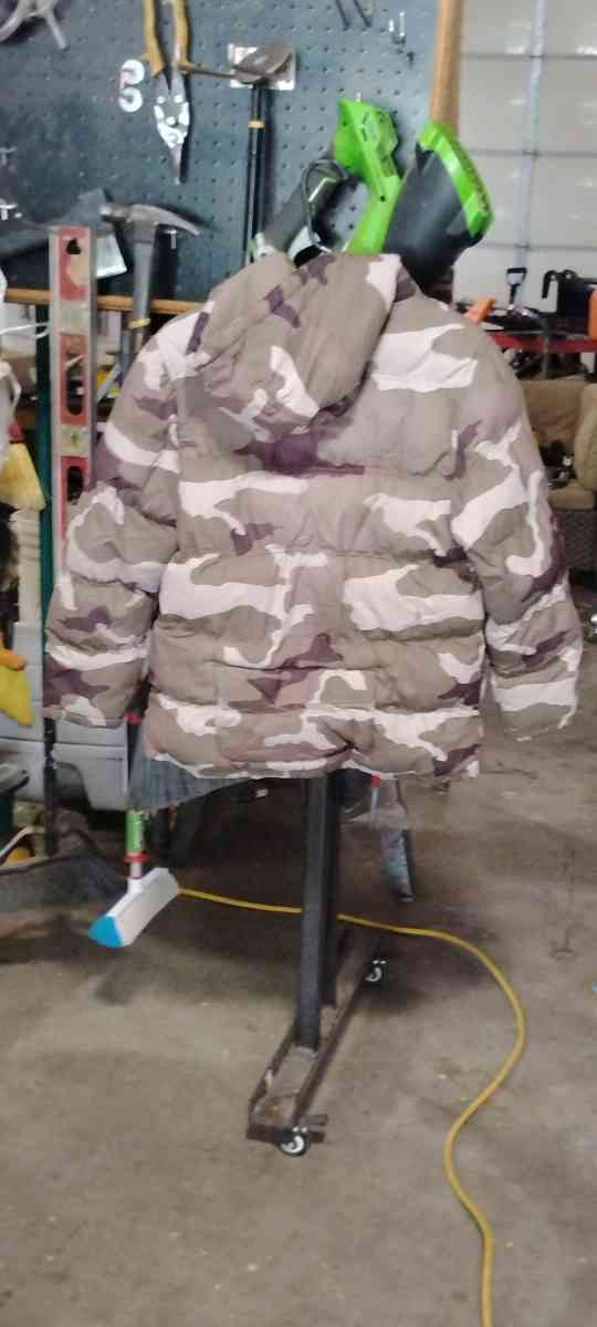Boys Lg Athletic Works Camo Puffer Coat - Collinsville, Oklahoma - FleaMarketBay