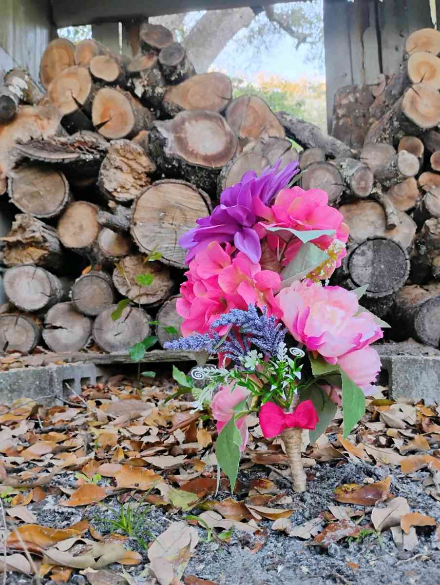 each made with love graveside flowers 30 each - Jacksonville, Florida - FleaMarketBay