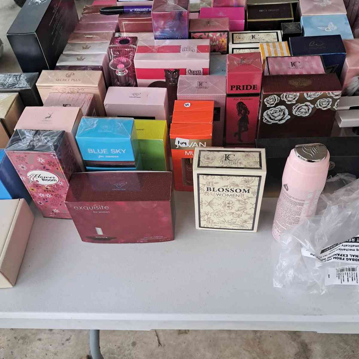 220 Pairs Of mixed shoes - Linden, Tennessee - FleaMarketBay