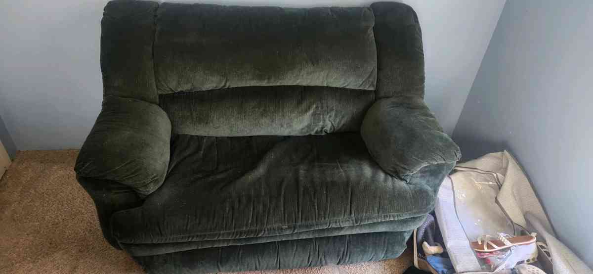 Vintage green plush pullout mattress double couch - Daphne, Alabama - FleaMarketBay