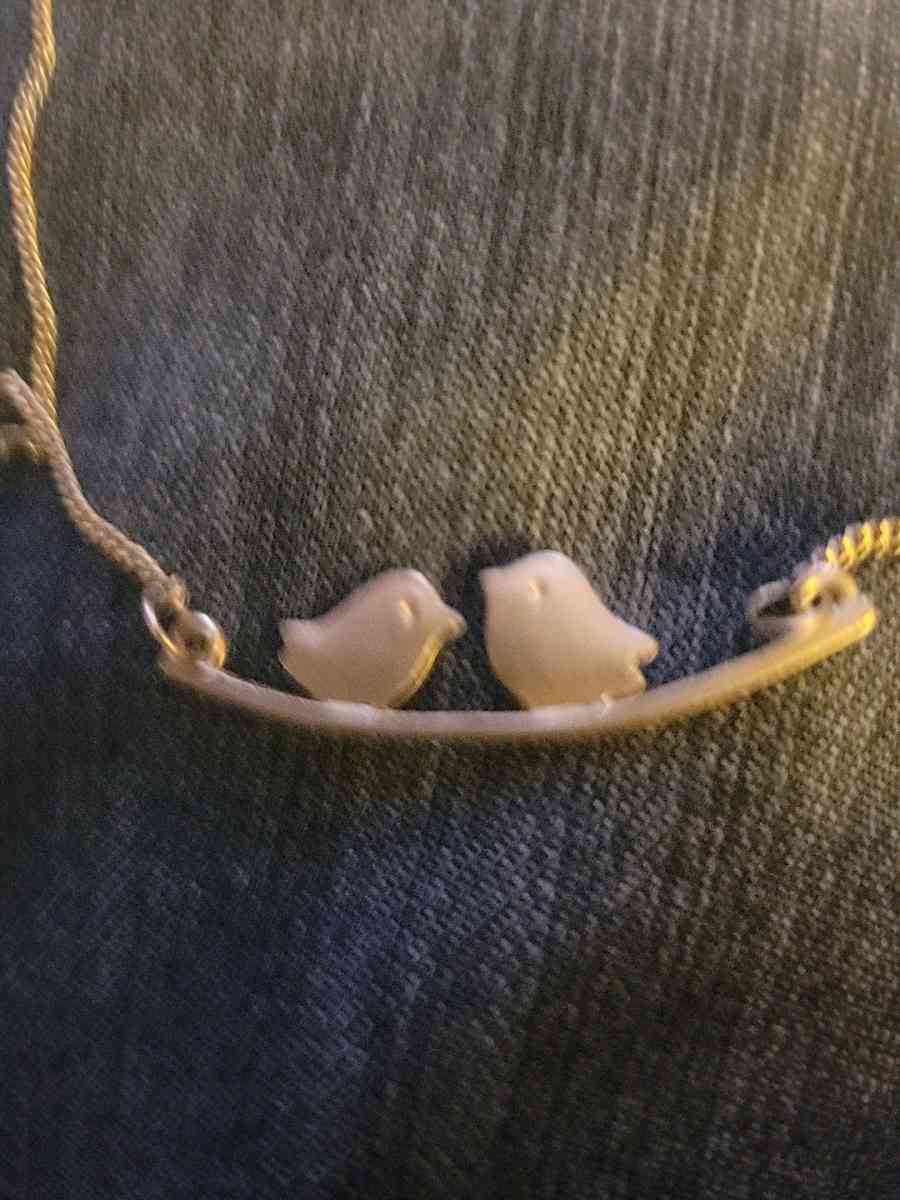 kissing bird necklace
