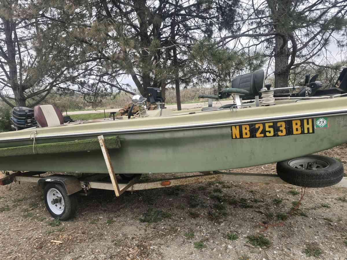 fishing boat - Lincoln, Nebraska - FleaMarketBay