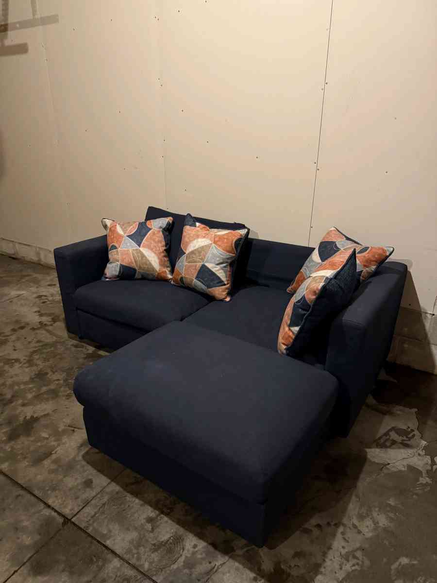 beautiful Blue foldable couch - Saint Paul, Minnesota - FleaMarketBay