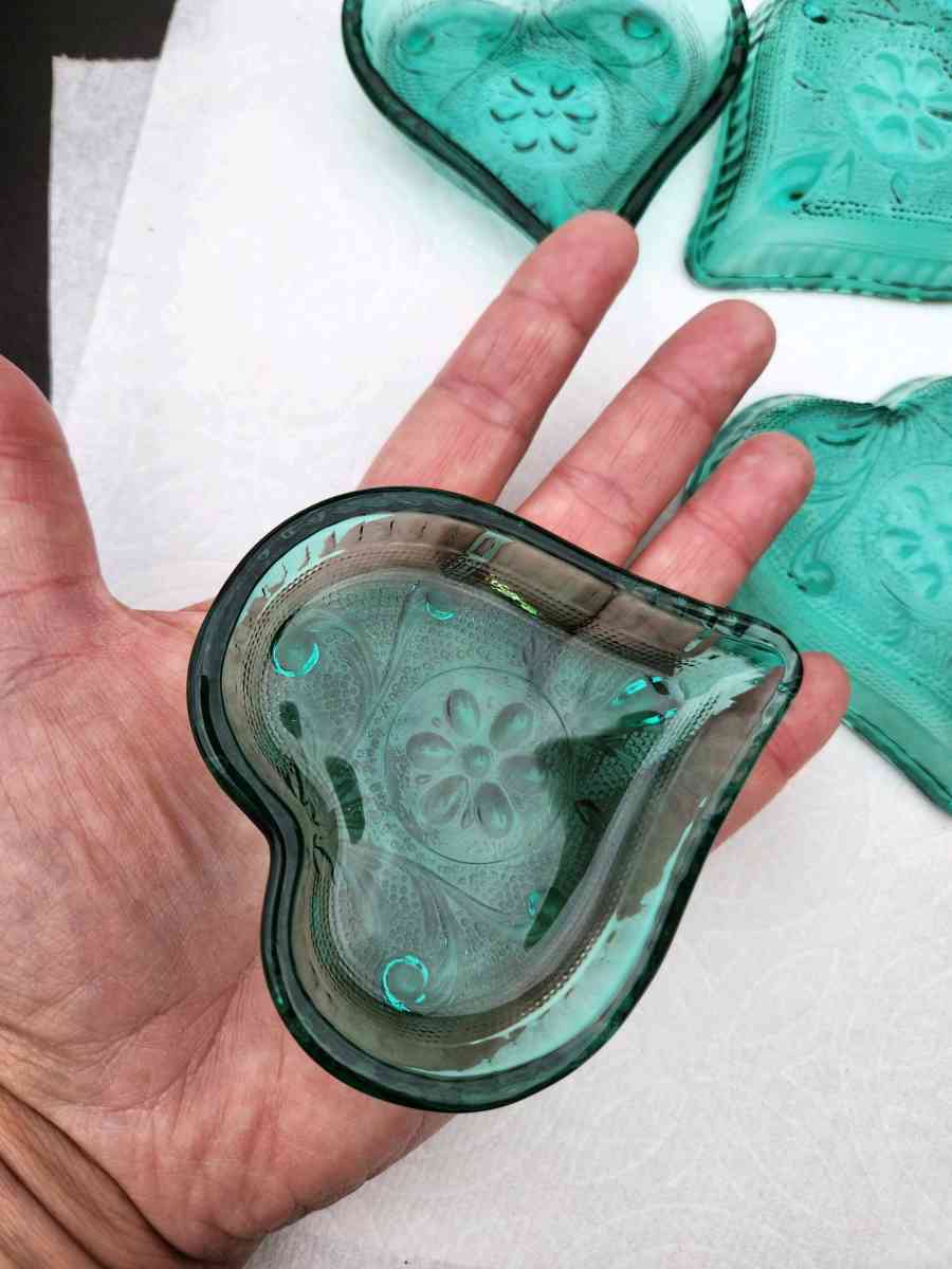 cristal green small candy dish - Stockton, California - FleaMarketBay