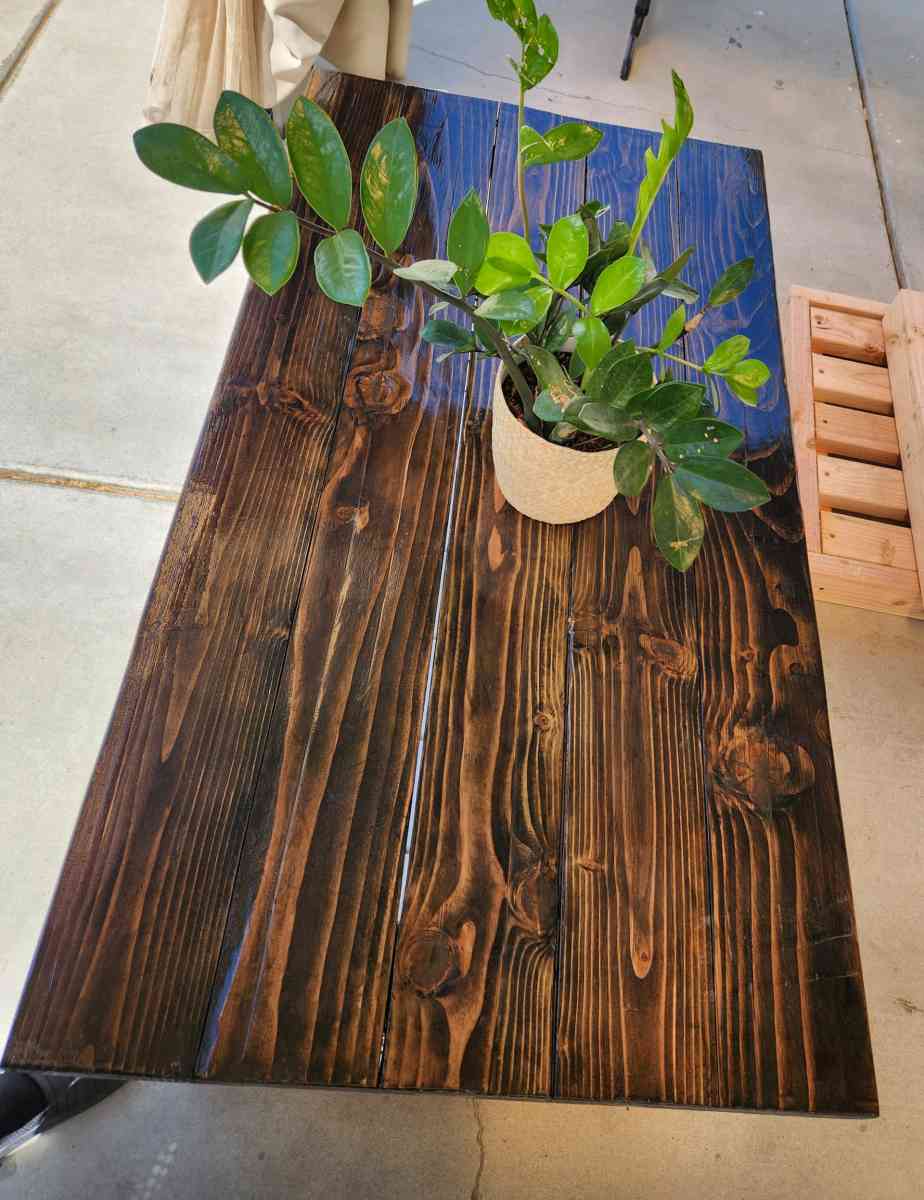 Table - Victorville, California - FleaMarketBay