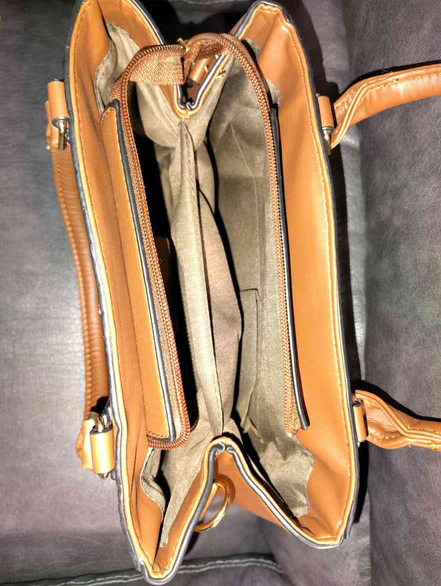 Brown handbag set - Milwaukee, Wisconsin - FleaMarketBay