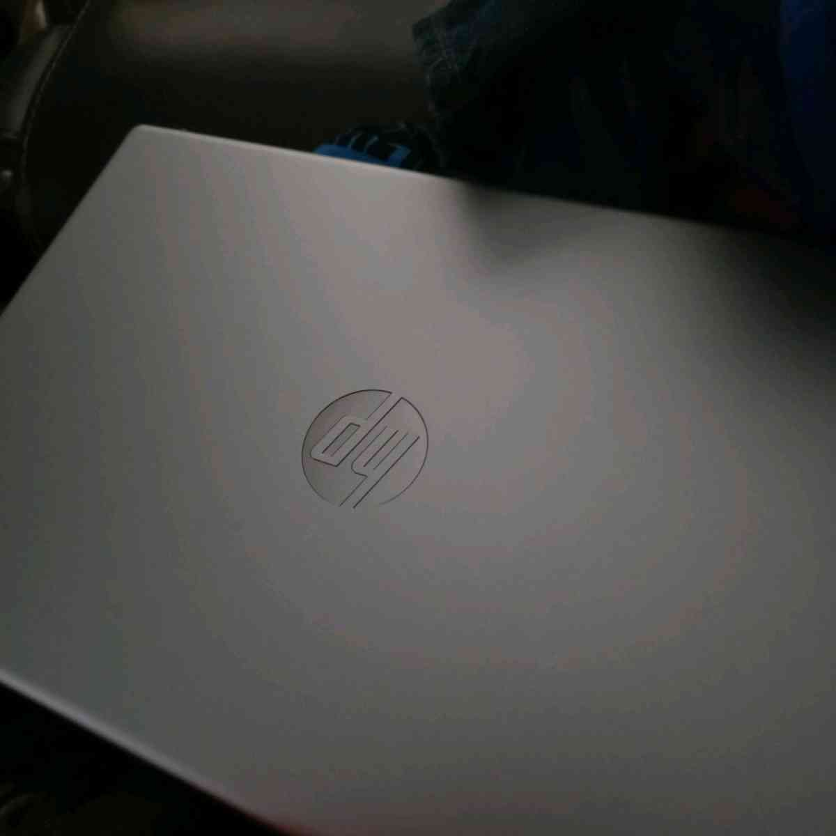 silver hp laptop - Olive Branch, Mississippi - FleaMarketBay