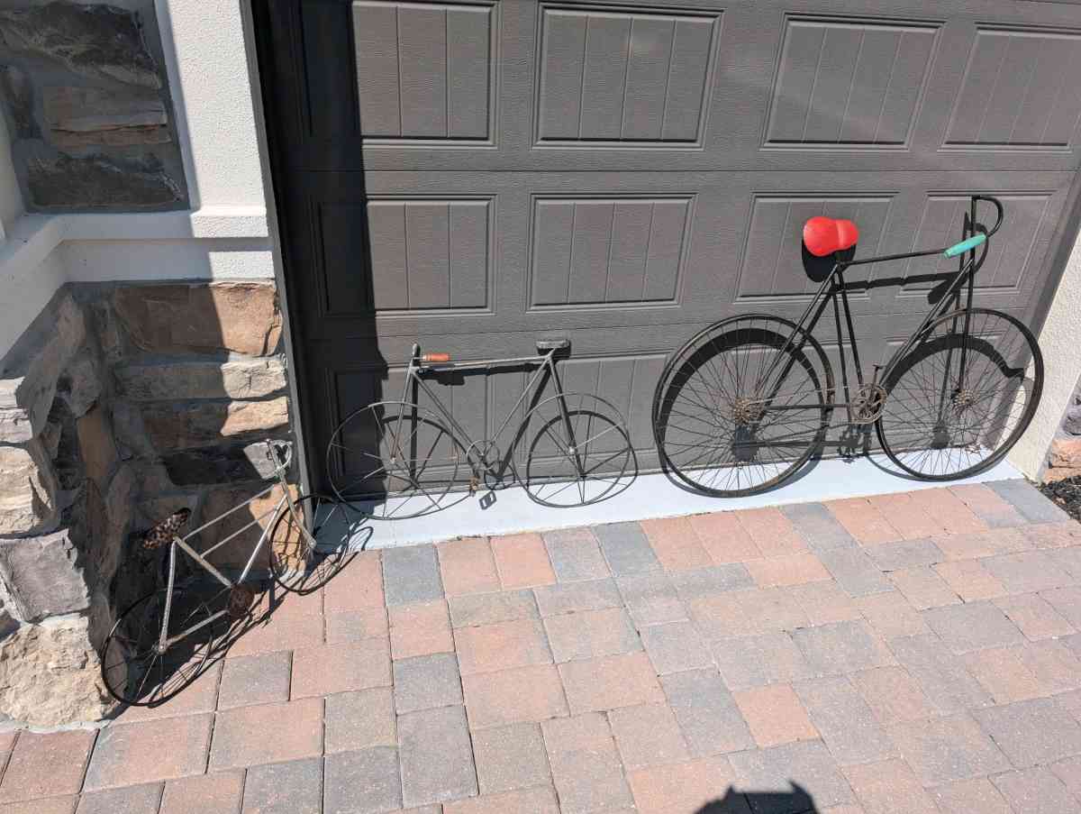 Pictures and coffee table and end table and wall art - Oviedo, Florida - FleaMarketBay