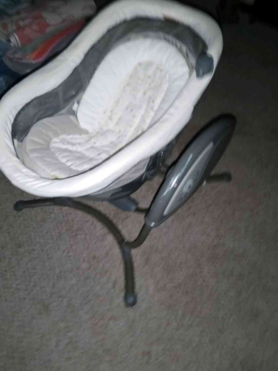 Graco Gliding Swing - Dayton, Texas - FleaMarketBay