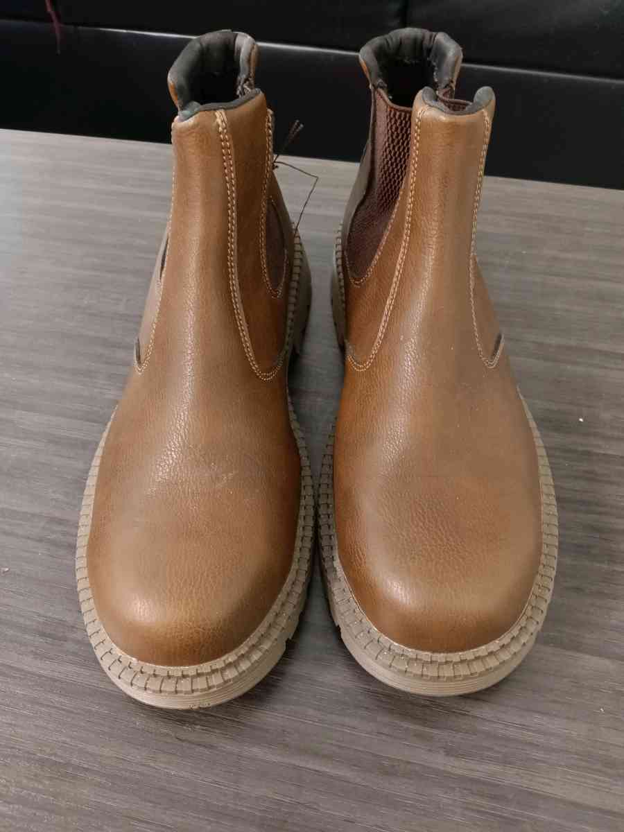 Mens Waterproof Steel toe Boots - Los Angeles, California