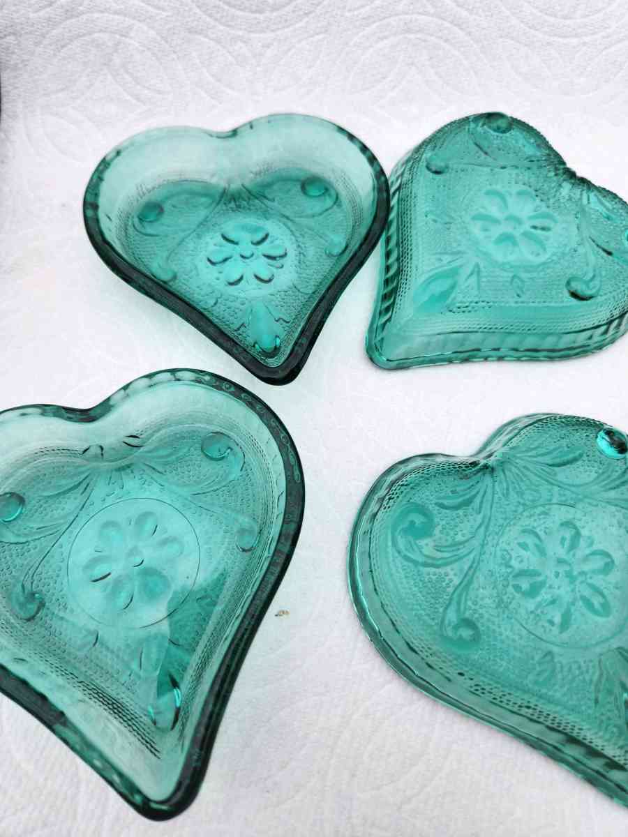 cristal green small candy dish - Stockton, California - FleaMarketBay