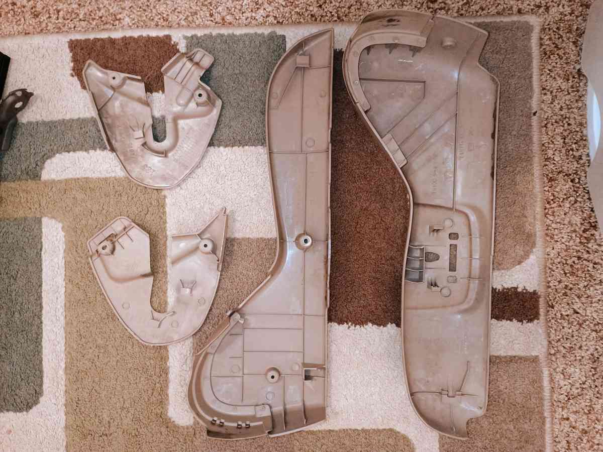 4 runner seat track passenger side - Magna, Utah - FleaMarketBay