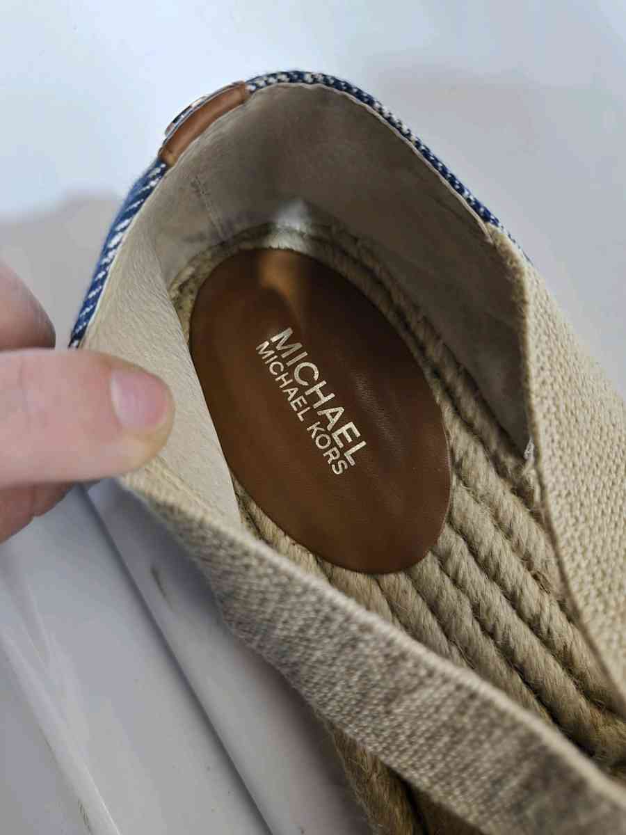 womens like new sandals size 9 no flaws perfect see all pics - Manteca, California - FleaMarketBay