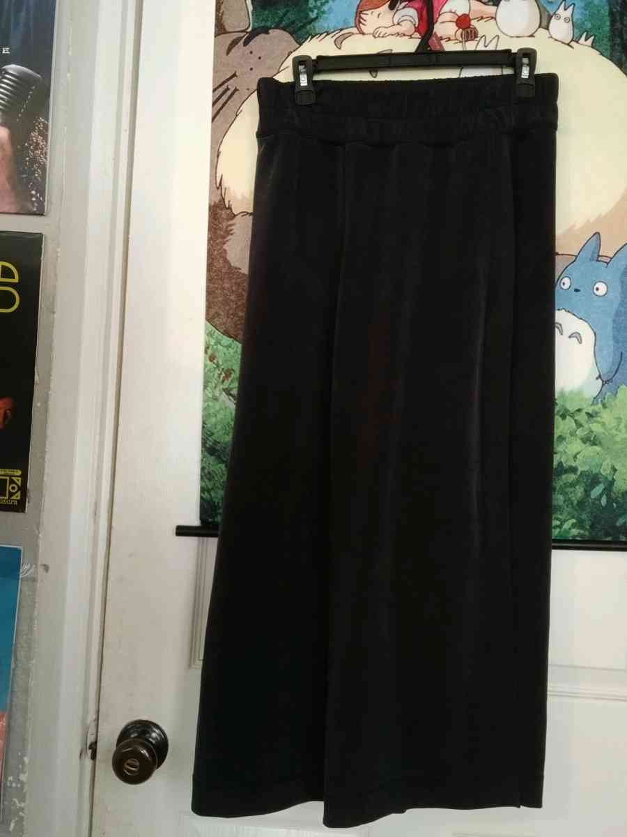 lulu lemon black wide legged sweat pants - Daytona Beach, Florida - FleaMarketBay