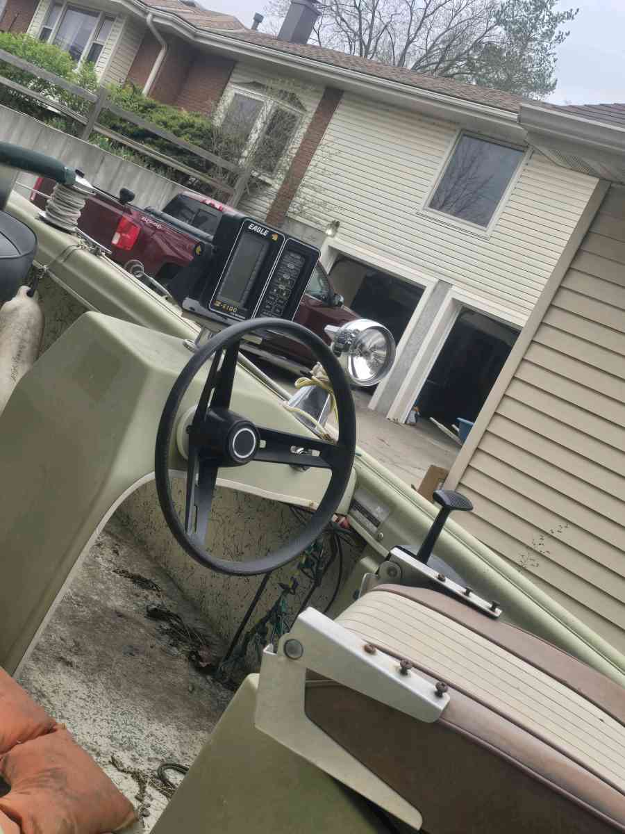 fishing boat - Lincoln, Nebraska - FleaMarketBay