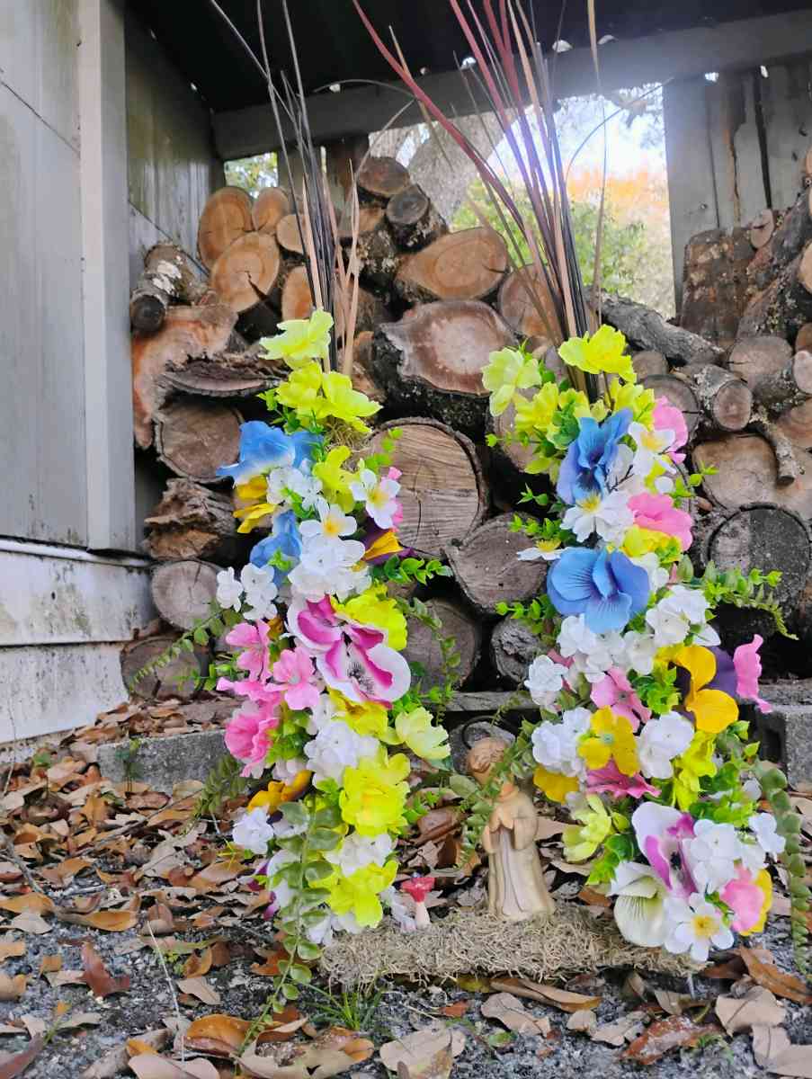 artificial flowers for loved ones - Jacksonville, Florida - FleaMarketBay