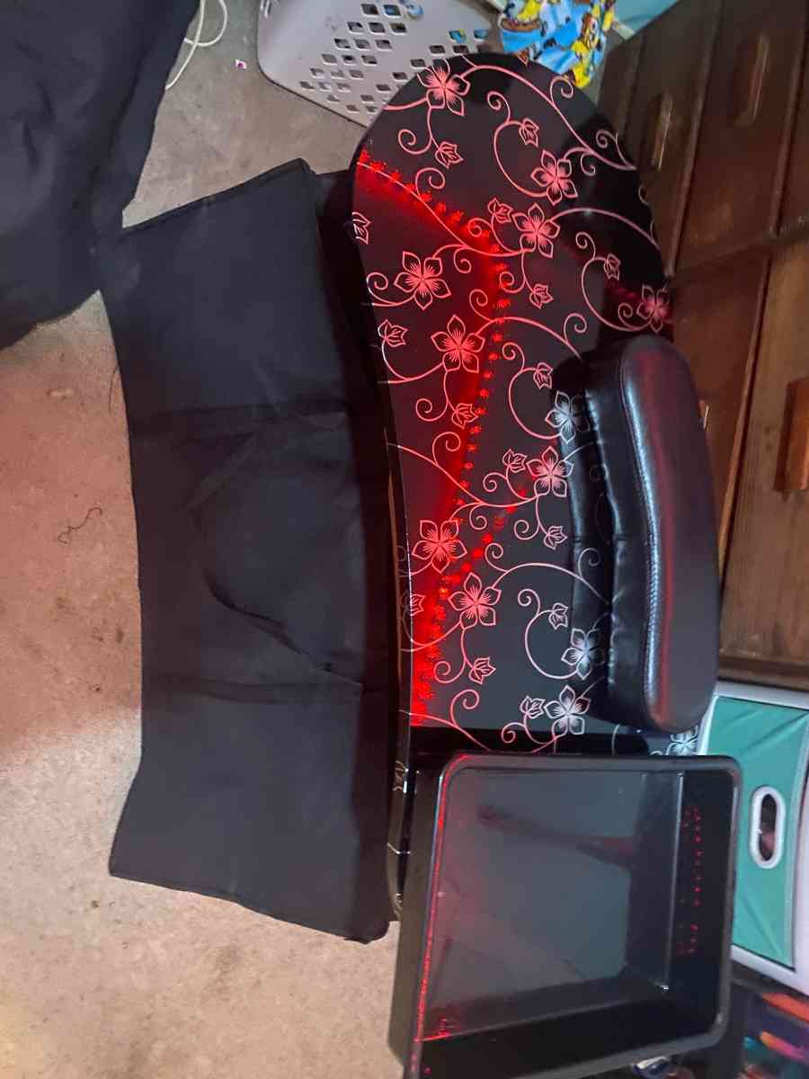 Nail Table - Niagara Falls, New York