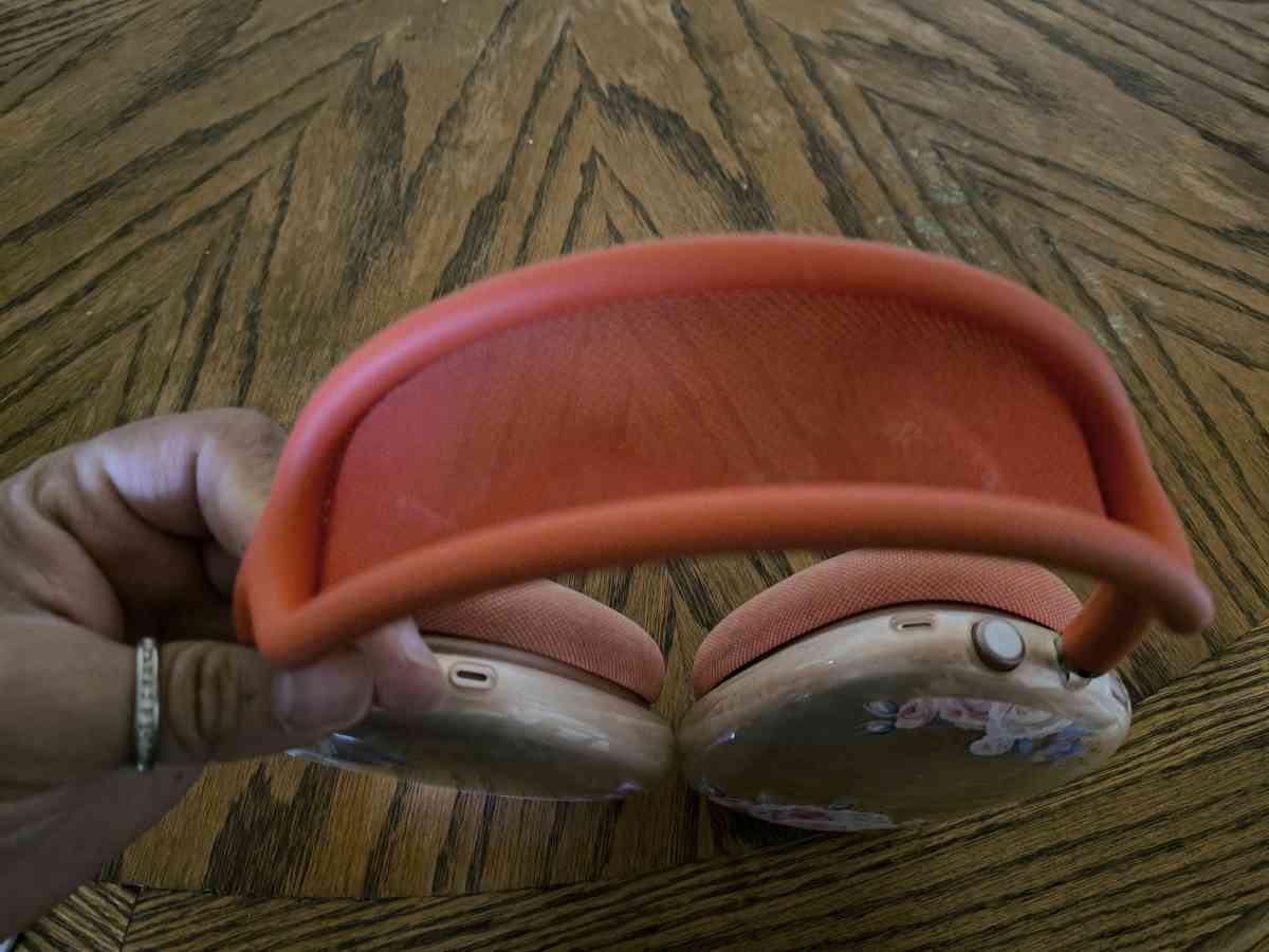 apple airpod Max pink with covers - Thousand Oaks, California