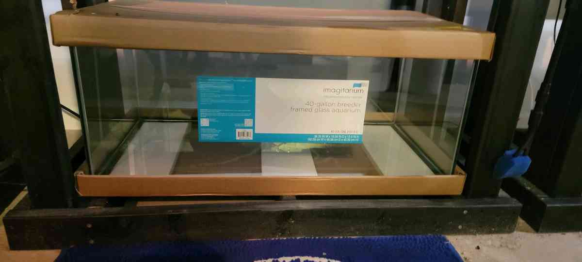 Fish Tank - Cudahy, Wisconsin - FleaMarketBay