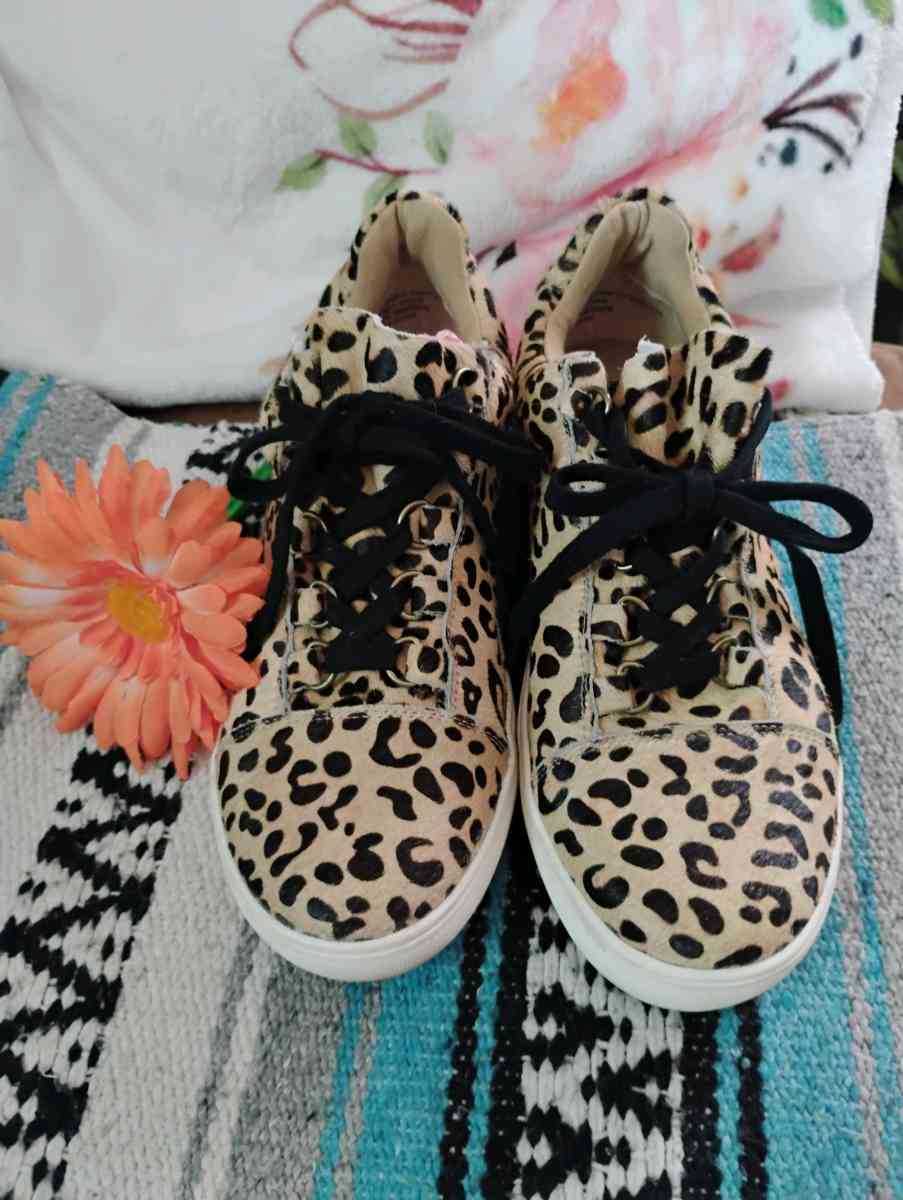 Leopard print sneakers - Bowie, Texas - FleaMarketBay
