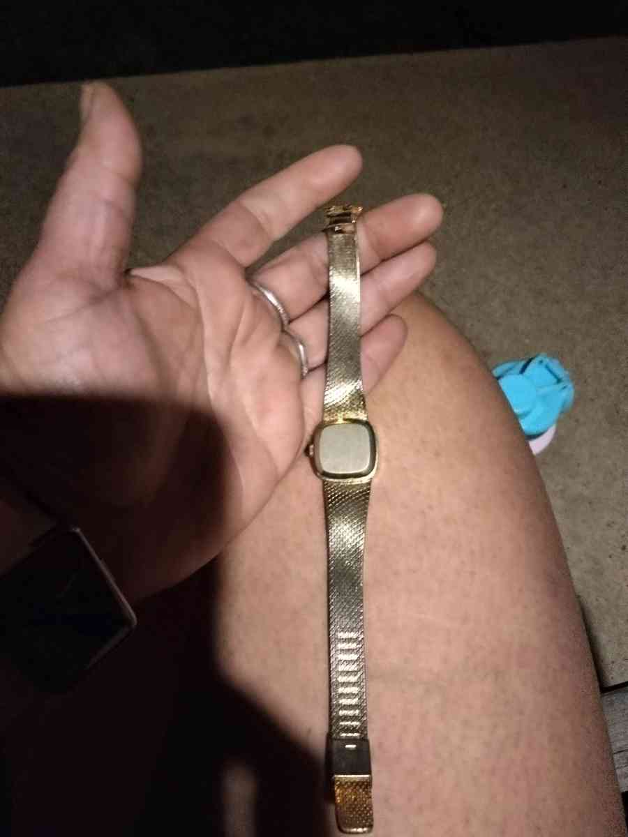 Womans Seiko gold with diamonds watch - Sweetwater, Texas - FleaMarketBay