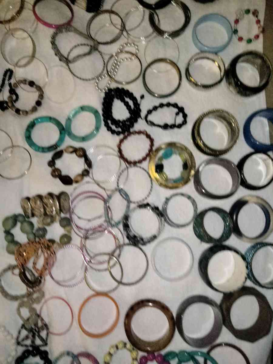 vintage bracelets - Goodlettsville, Tennessee - FleaMarketBay