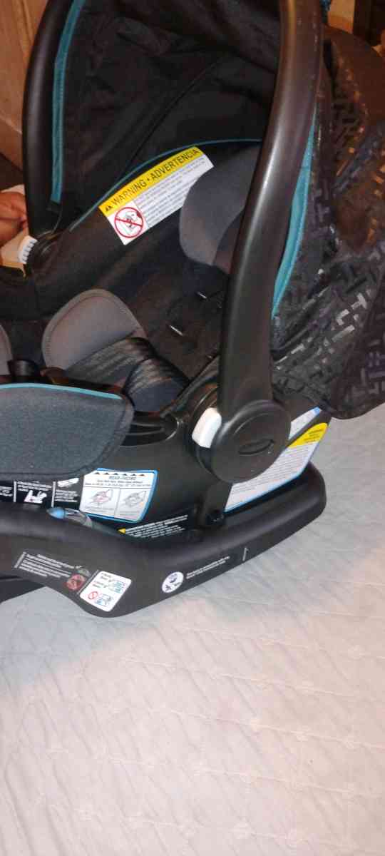 Carseat with Base - Los Angeles, California - FleaMarketBay