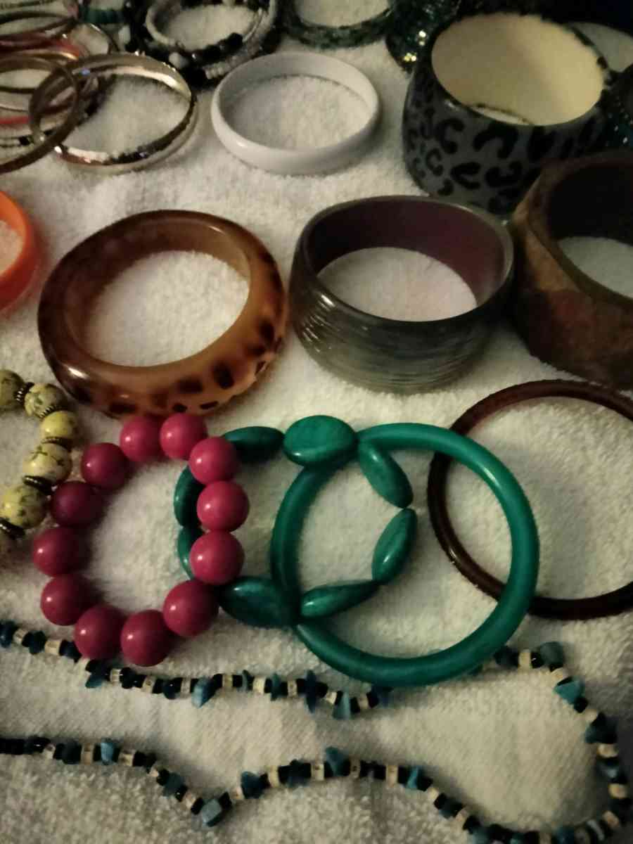 vintage bracelets - Goodlettsville, Tennessee - FleaMarketBay