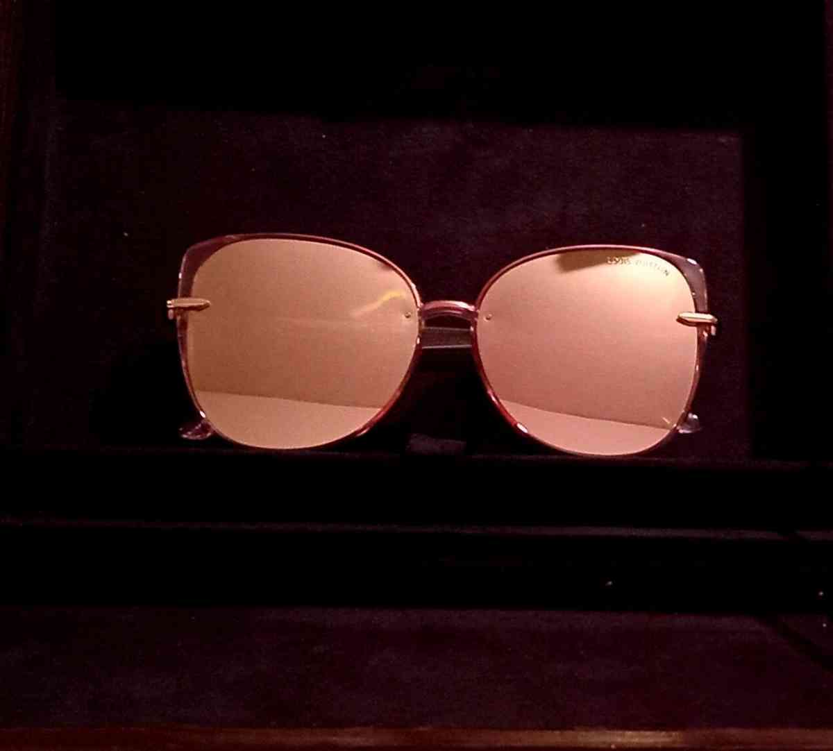 Sunglasses LOUIS VUITTON - Danville, Virginia - FleaMarketBay