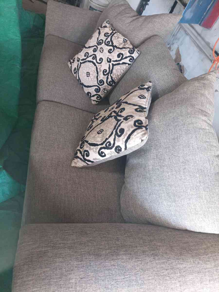 b beautiful sleeper sofa with decorative pillows - Albuquerque, New Mexico