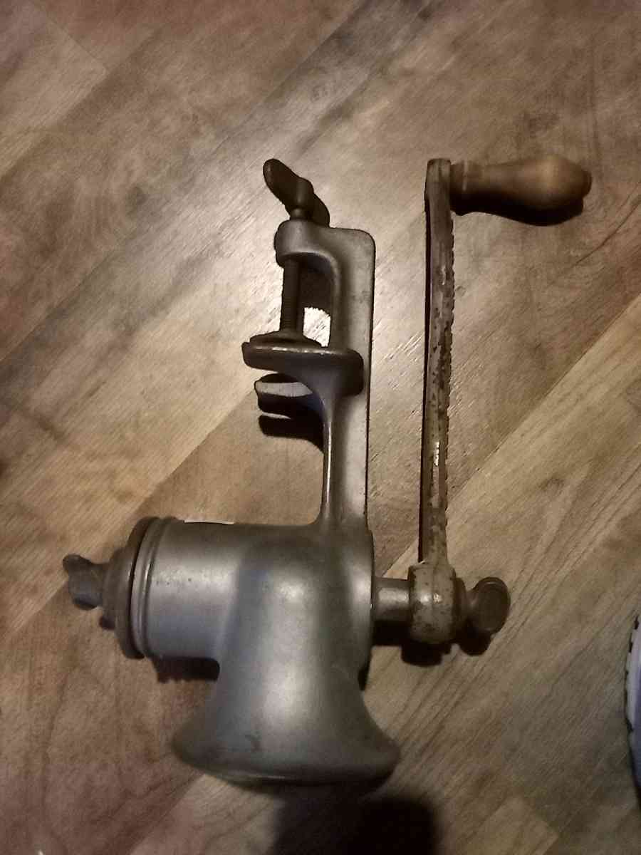 antique meat grinder - Mc Minnville, Tennessee - FleaMarketBay