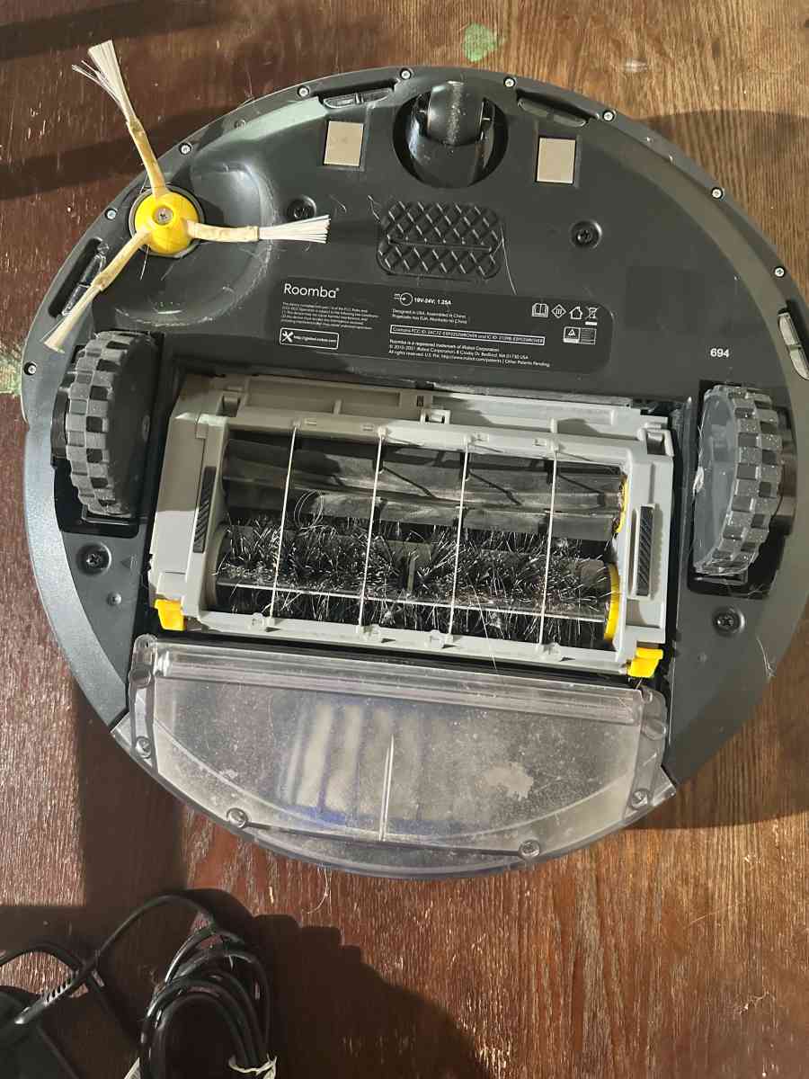 iRobot Roomba 694 WiFi Robot Vacuum - Tampa, Florida - FleaMarketBay