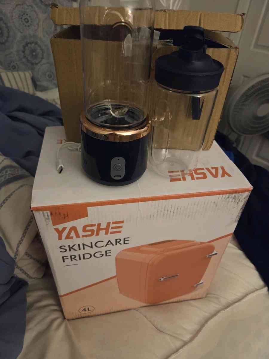 brand new mini fridge and juicer you  get both - Marion, North Carolina