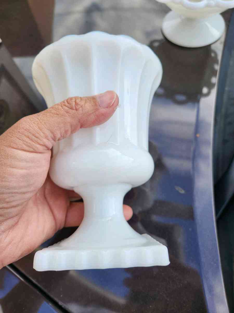 vantage white milk glass at least 50 years old - Stockton, California - FleaMarketBay
