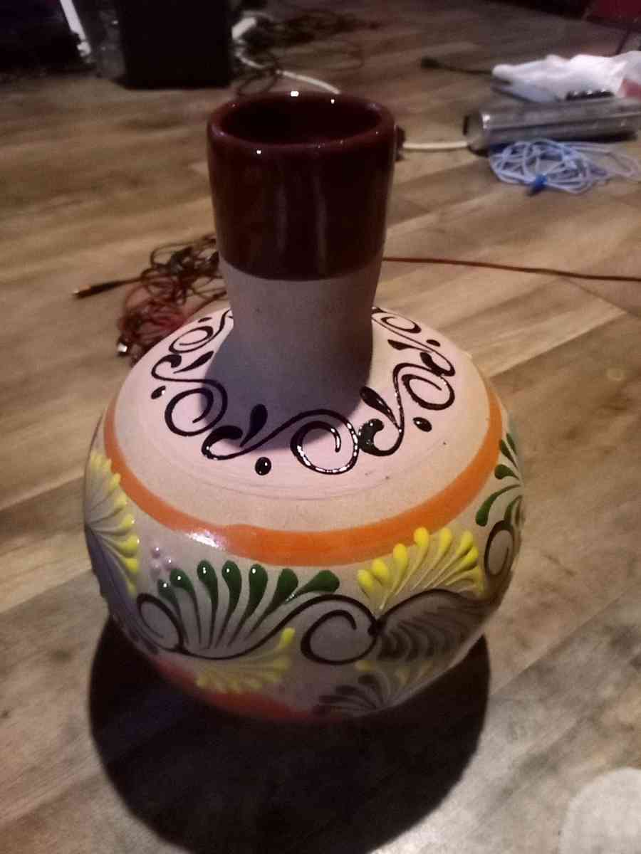 vase painted and glazed - Mc Minnville, Tennessee - FleaMarketBay