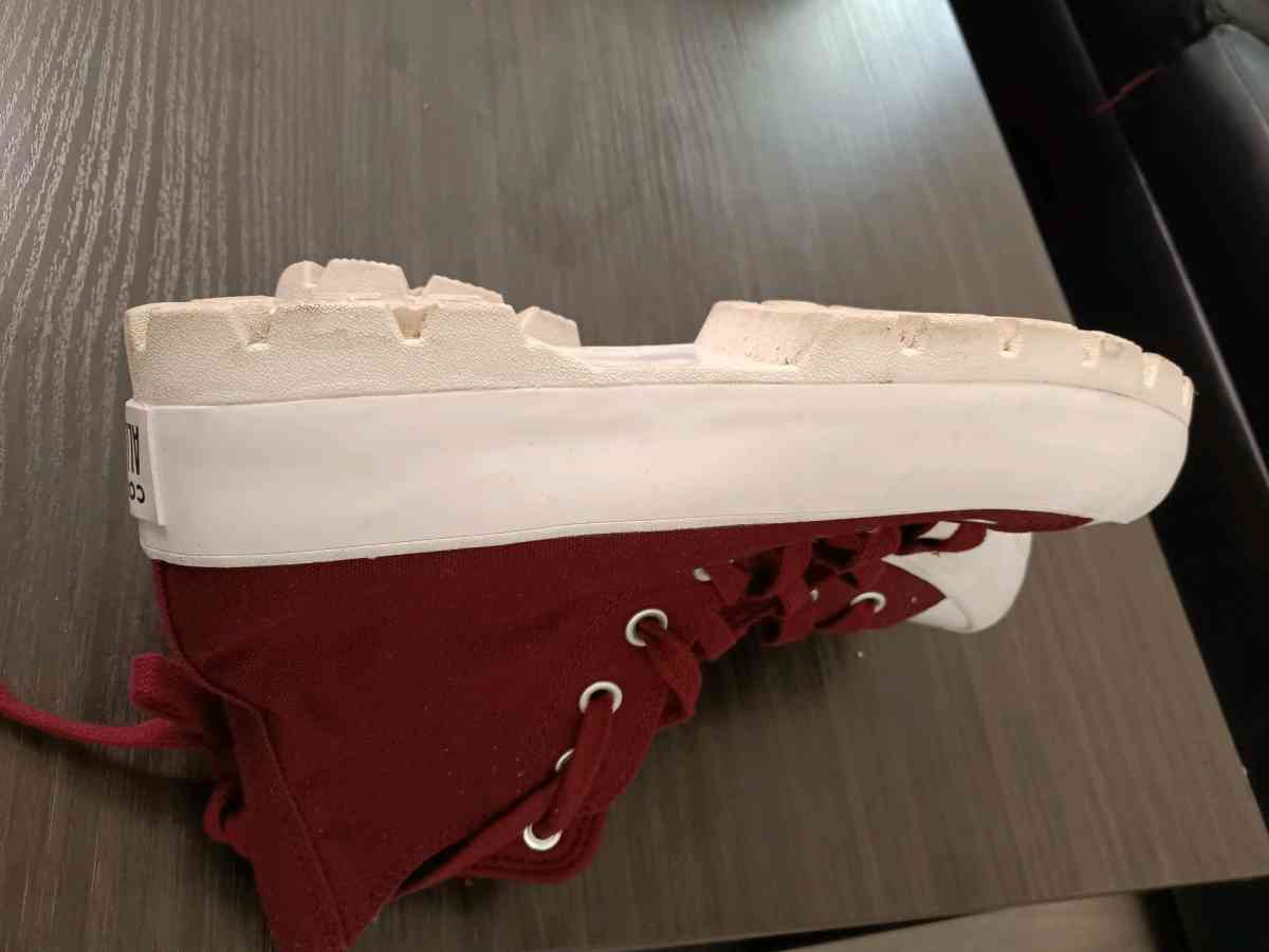 Converst All star womans Sneakers - Los Angeles, California - FleaMarketBay