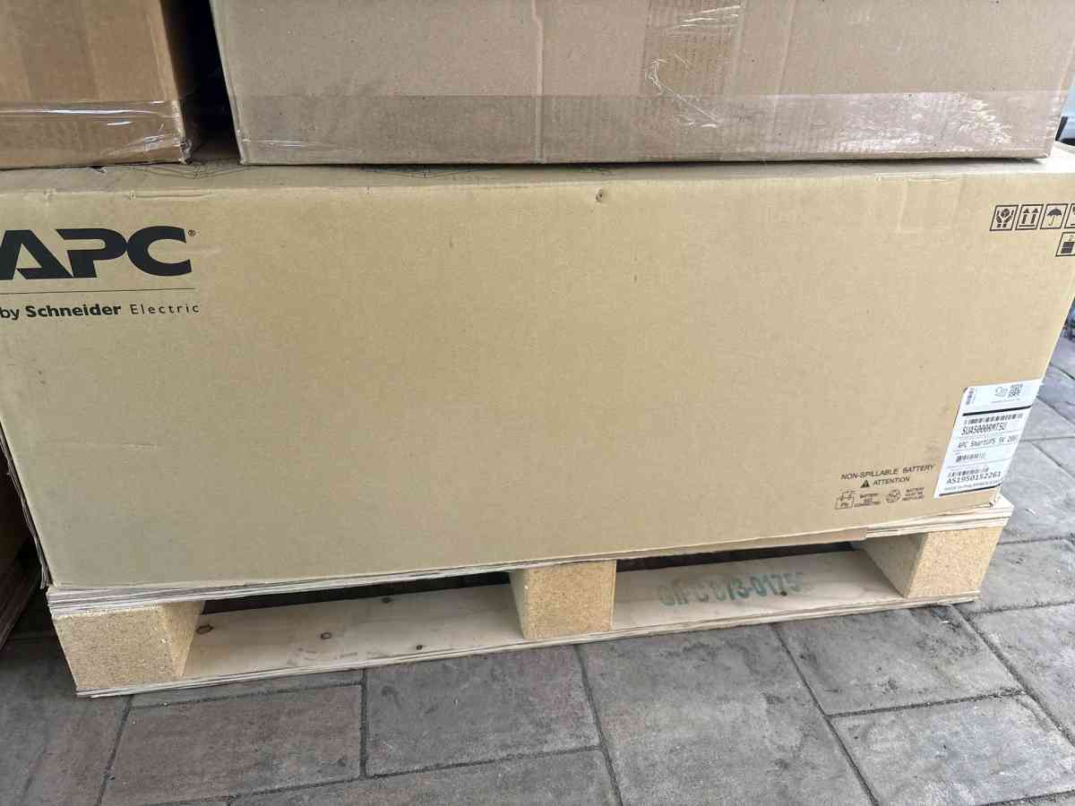 APC SmartUPS 5000VA 208V 4000W  SUA5000RMT5U  NEW - Fresh Meadows, New York - FleaMarketBay