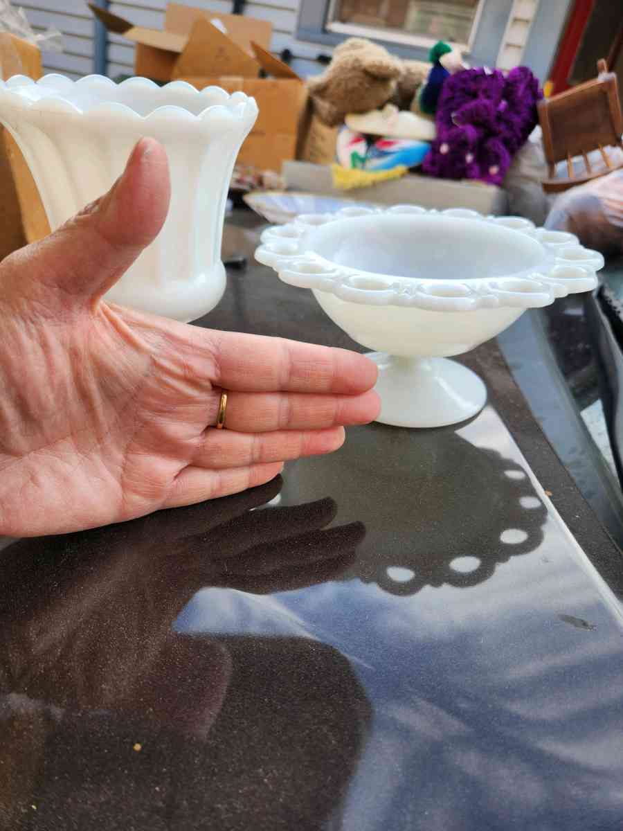 vantage white milk glass at least 50 years old - Stockton, California - FleaMarketBay