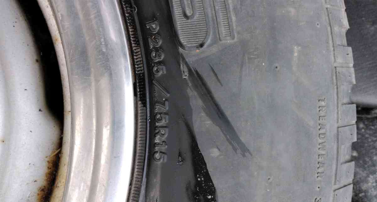 came off blazer 5 lug matching - Cleveland, Ohio - FleaMarketBay