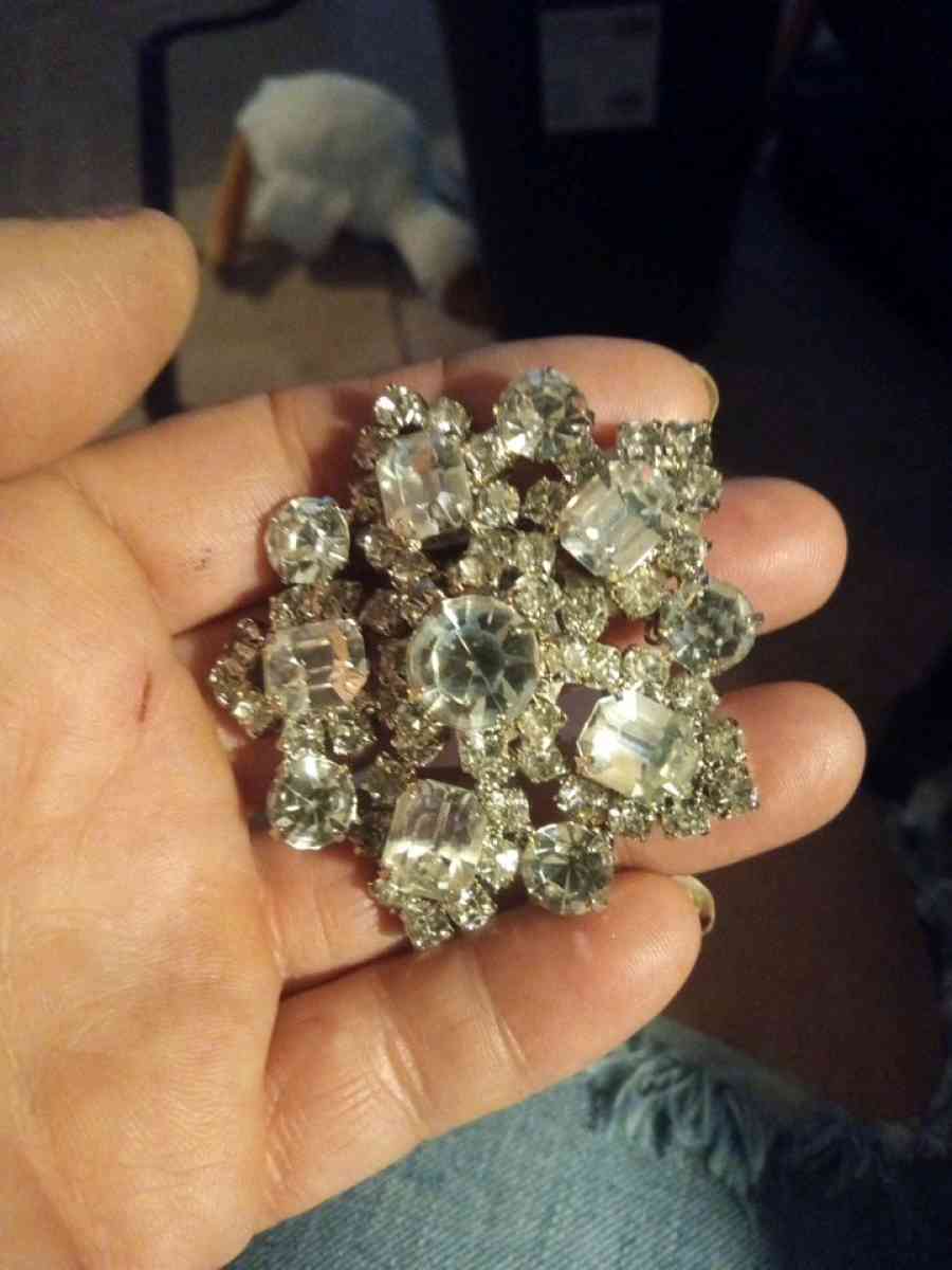 Beautiful LG Antique  Brooch - Advent, West Virginia - FleaMarketBay