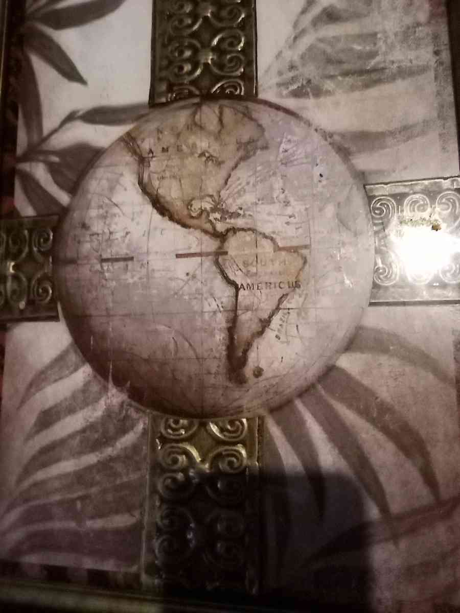 framed picture with double globes - Mc Minnville, Tennessee - FleaMarketBay