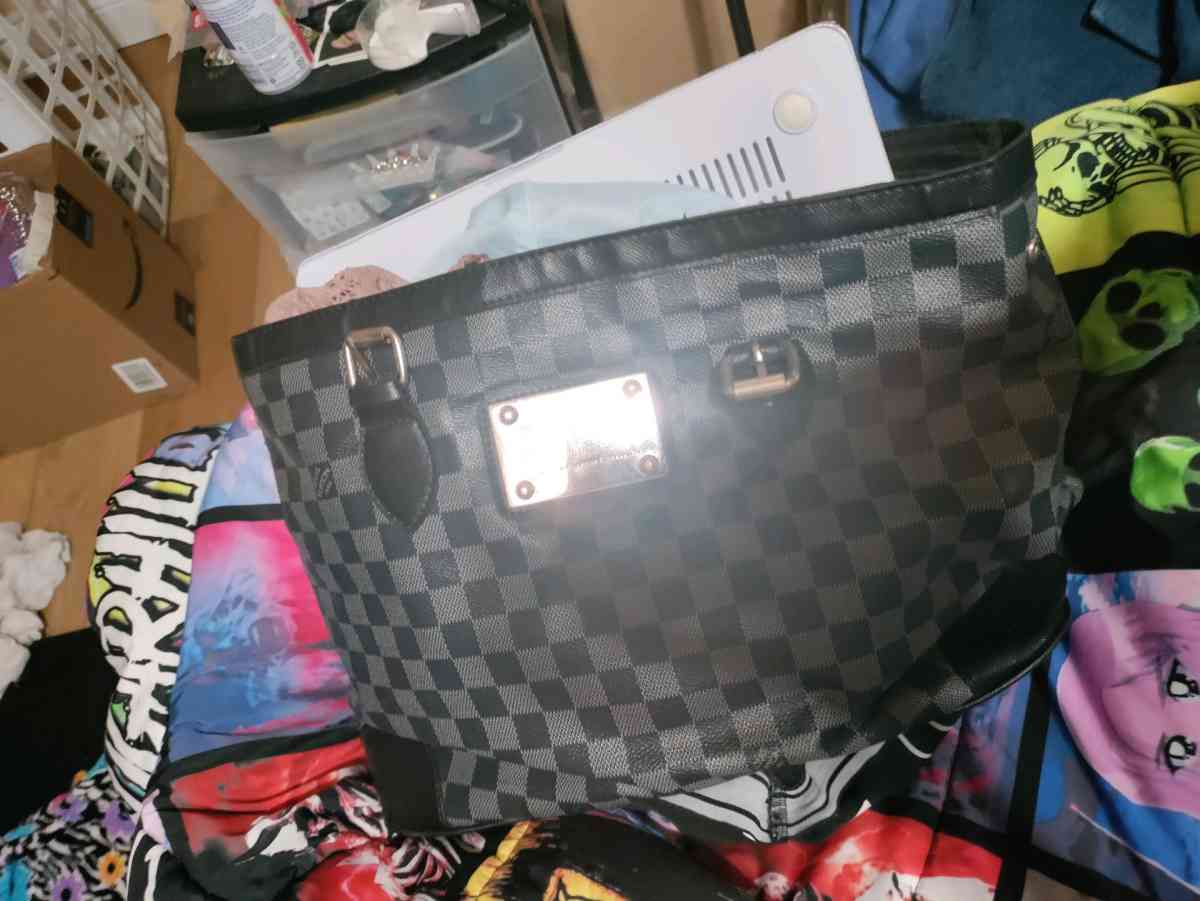 Louis Vuitton checkered purse - Antelope, California - FleaMarketBay
