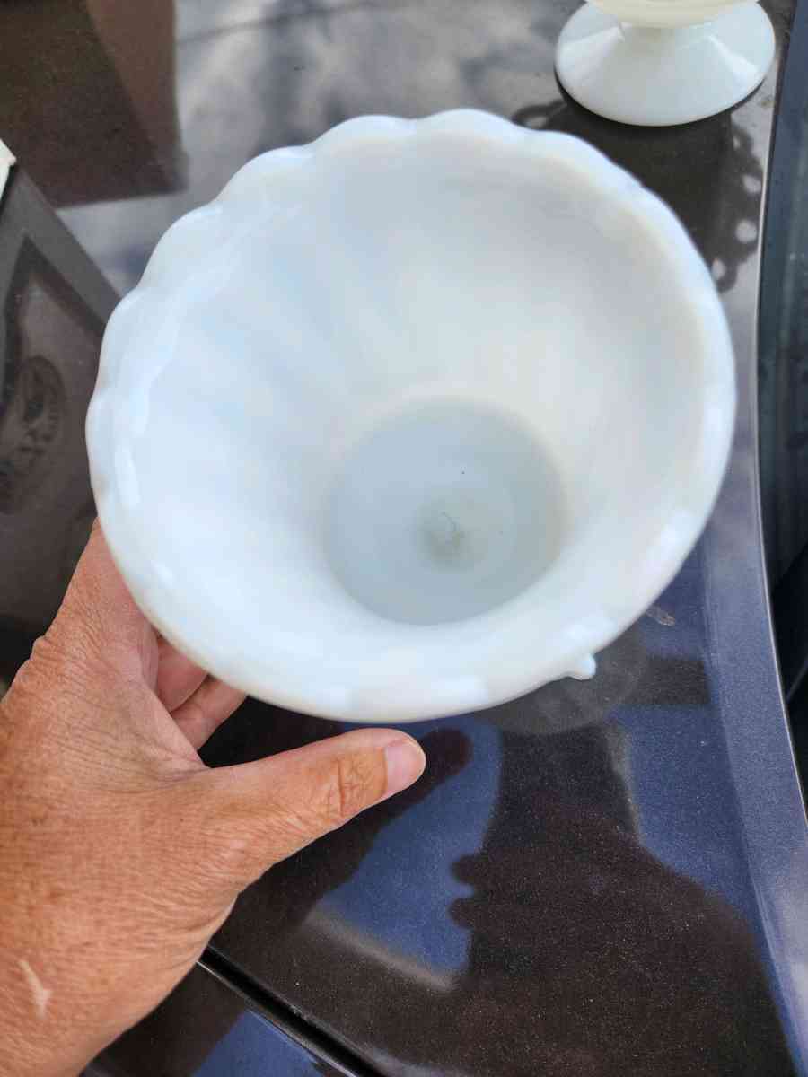 vantage white milk glass at least 50 years old - Stockton, California - FleaMarketBay