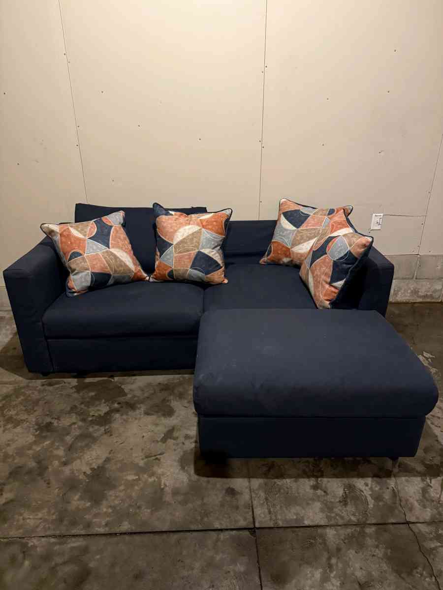 beautiful Blue foldable couch - Saint Paul, Minnesota - FleaMarketBay