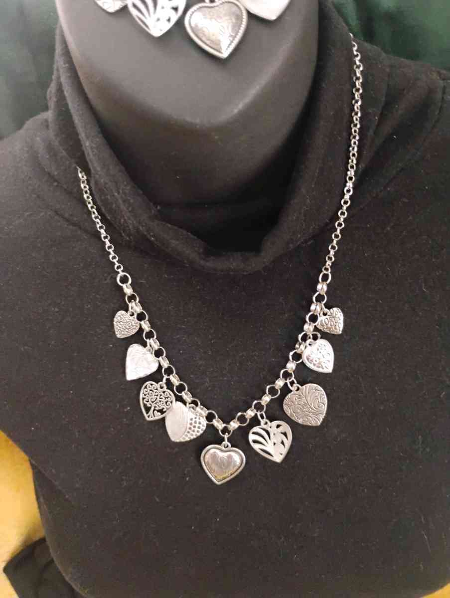 Adorable multiple heart charms Necklace  set - Bowie, Texas - FleaMarketBay