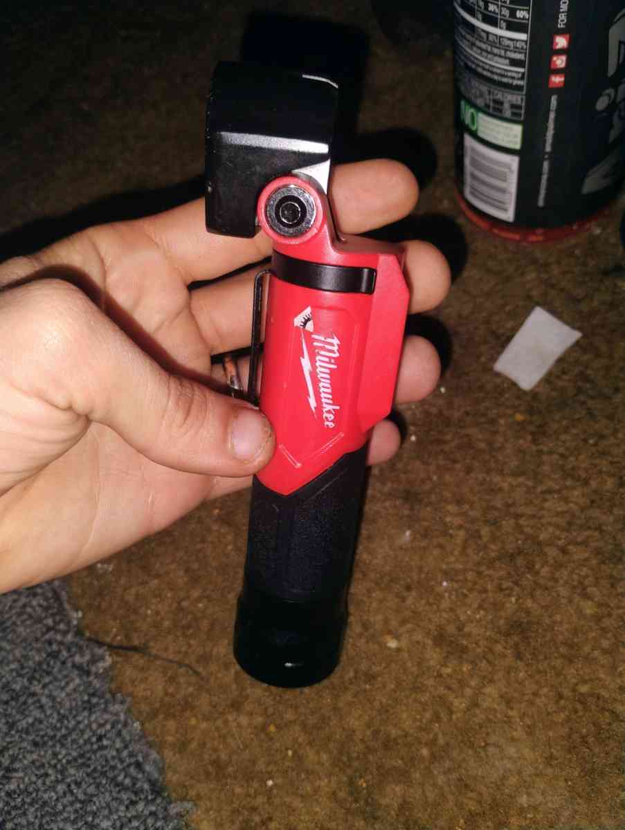 Milwaukee magnetic flashlight - Akron, Ohio - FleaMarketBay